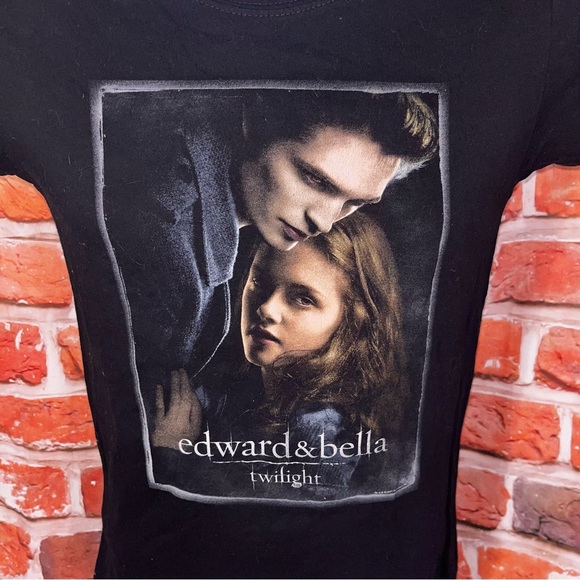 Twilight Edward and Bella black shirt XS - Picture 1 of 4